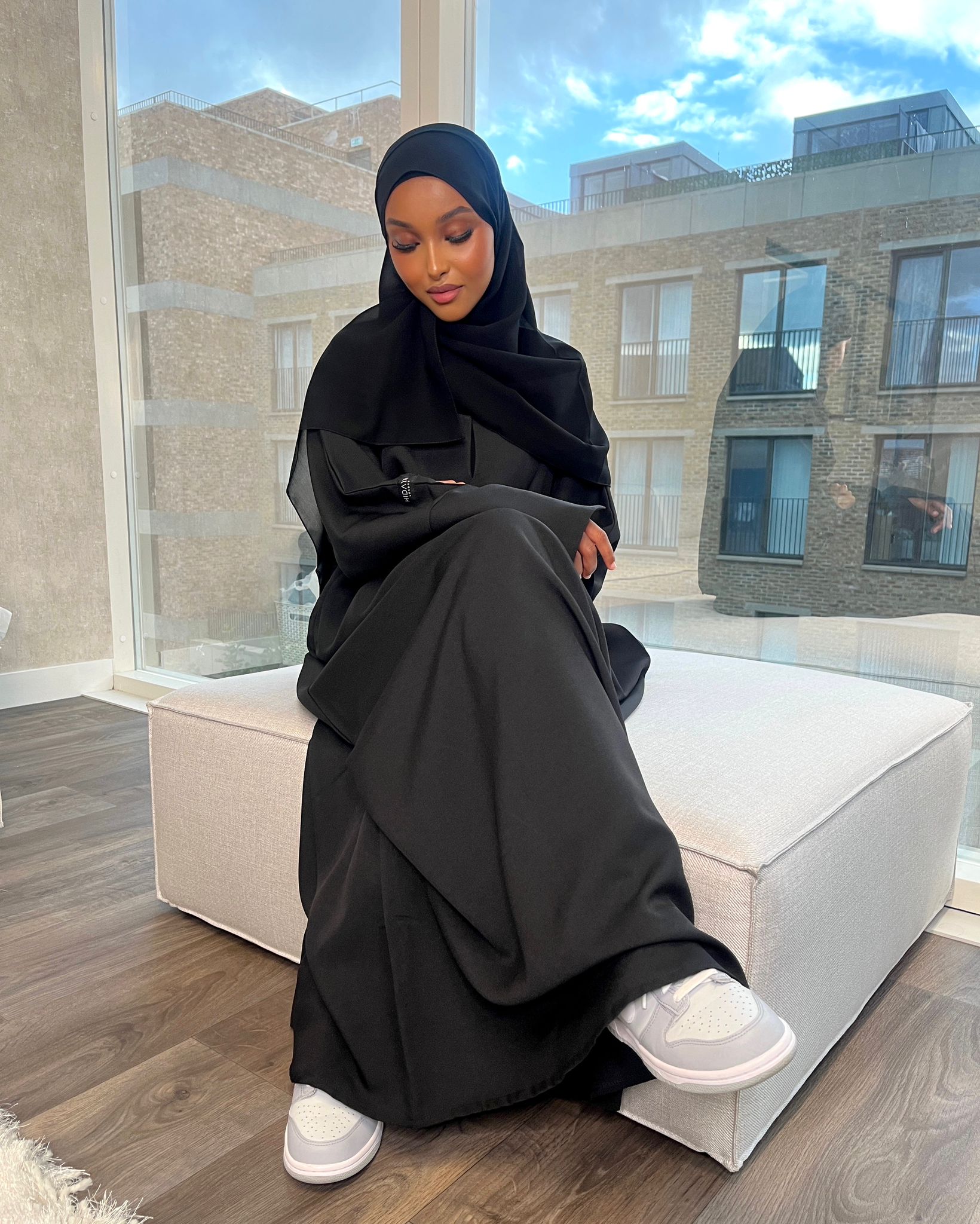 Closed Linen Abaya Maira